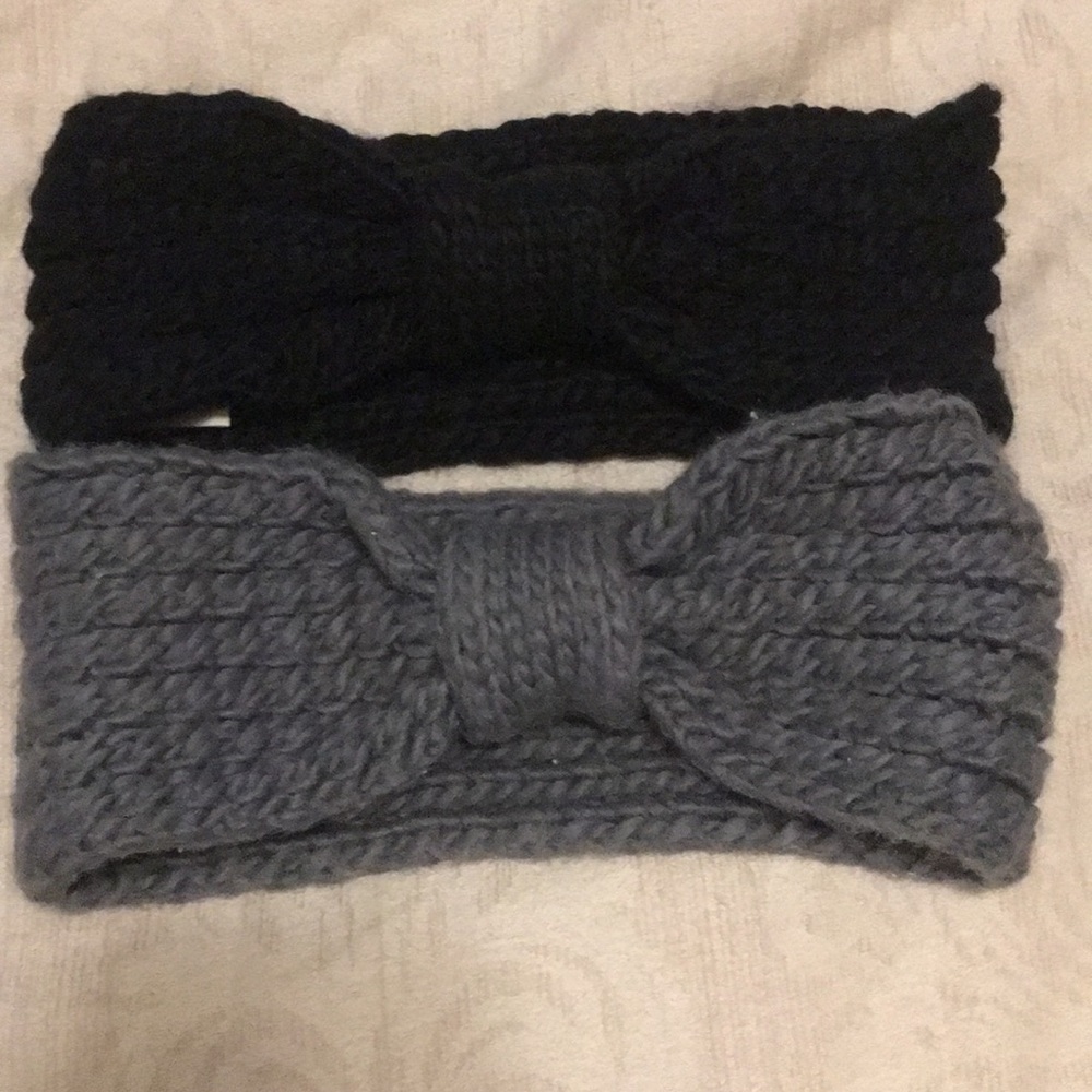 Black and gray headband/ ear warmers.